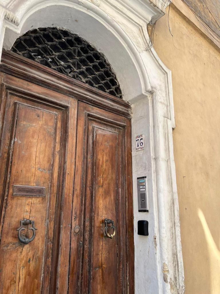 5 Minutes Walk To The Capital Apartman *